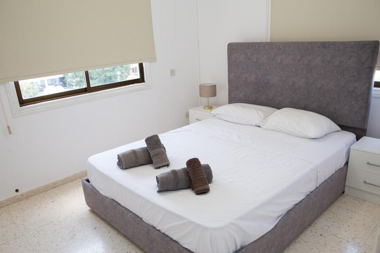 Spacious 2 Bedroom Appartment Near Mall -Internet 1Gbps Пафос Екстериор снимка