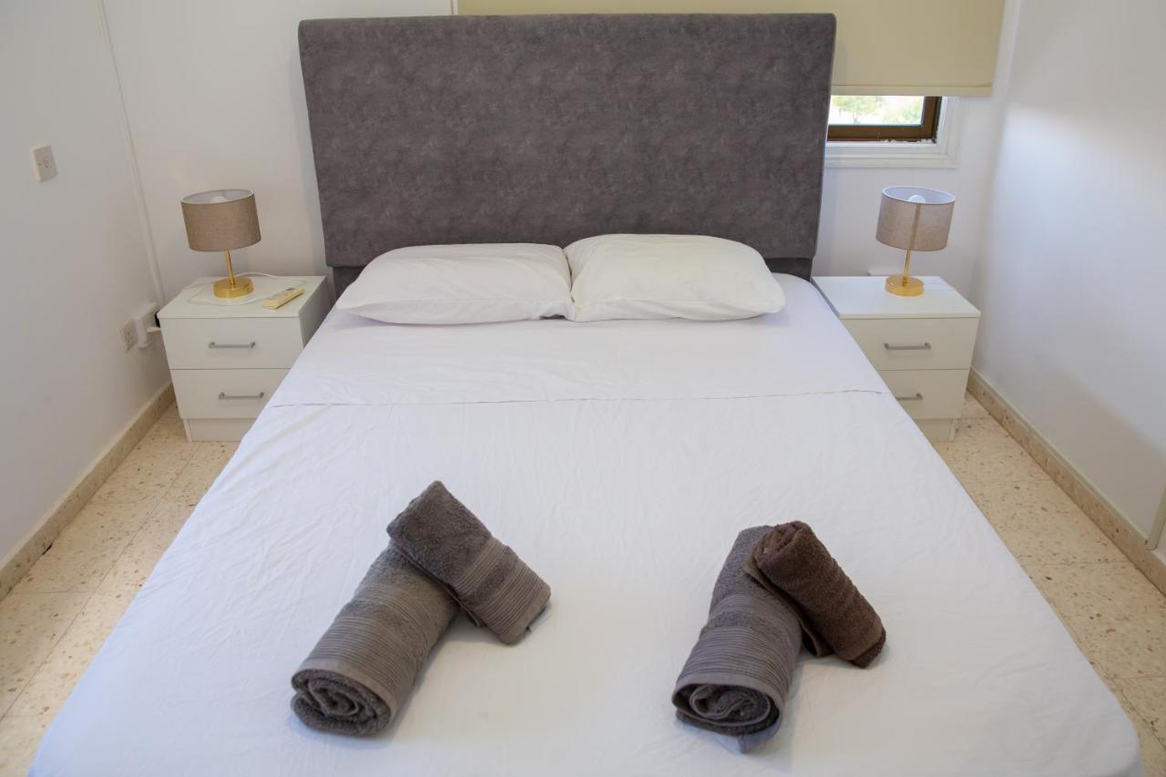 Spacious 2 Bedroom Appartment Near Mall -Internet 1Gbps Пафос Екстериор снимка